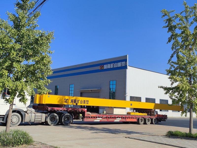 株洲某工程服務(wù)公司，選用我公司歐式雙梁起重機(jī)