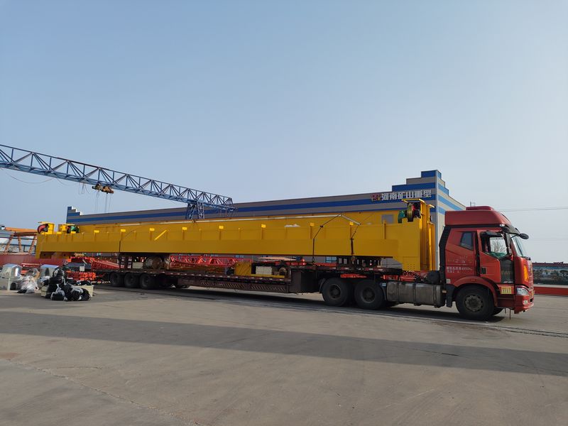 通用橋式起重機  QD32/5t—25.5m  制作完成，發(fā)往河南洛陽交付客戶使用