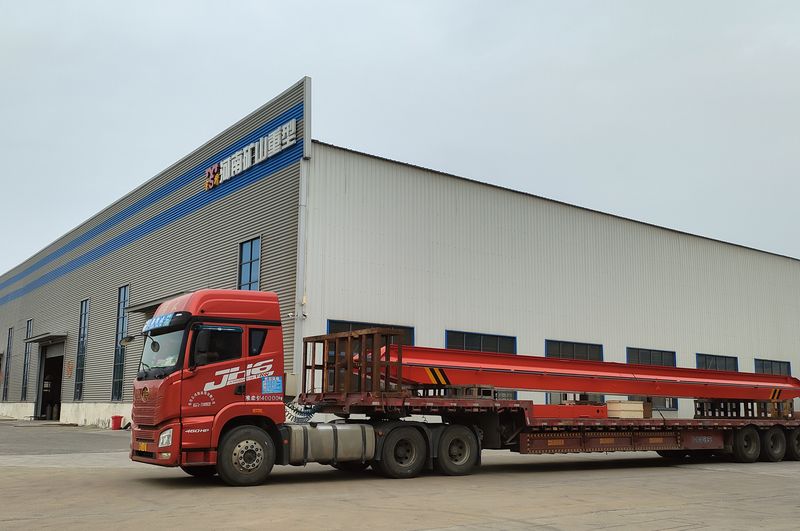 電動單梁起重機3臺 LD5t—16.8m LD3t—16.5m /2臺 制作完成，發(fā)往江西南昌交付客戶使用。