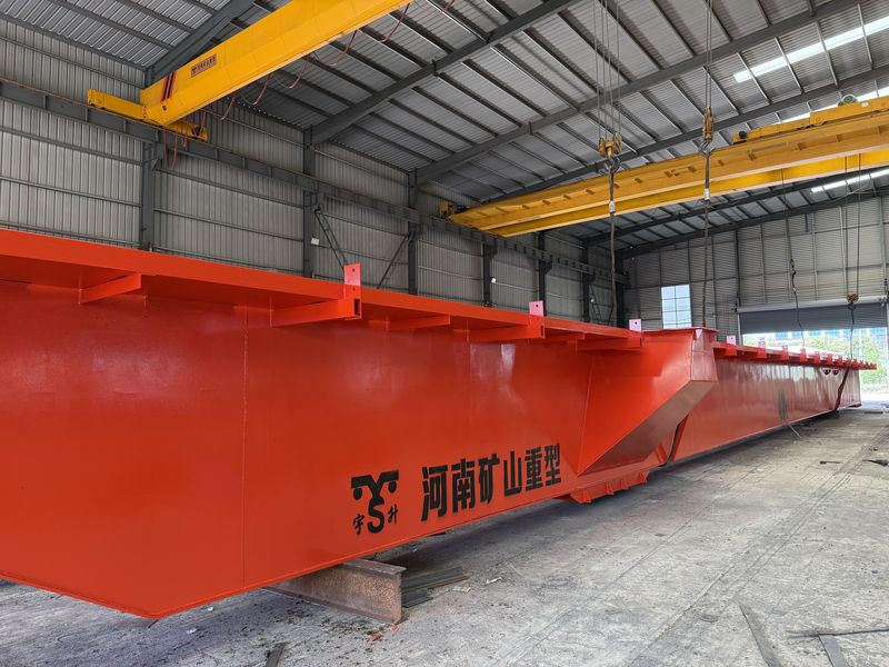 河北邯鄲某鋼鐵貿(mào)易商，2025年已在我公司采購四臺MG通用門式起重機，我公司根據(jù)客戶的實際使用工況，按需設(shè)計制作，滿足客戶的要求。